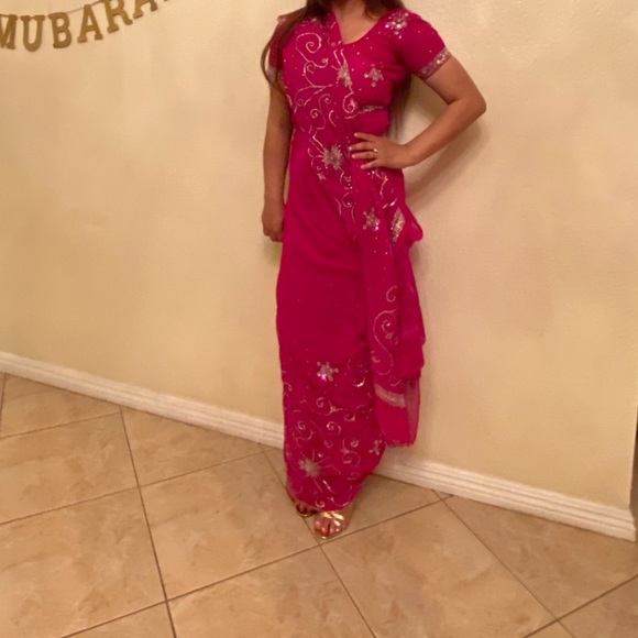 Sari - Picture 3 of 3